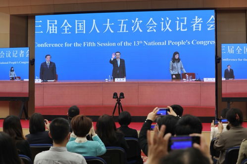 现场高清直击 李克强总理出席记者会并回应清港商会关心中外议题